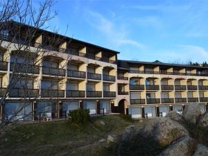 an exterior view of a building at Appartement Font-Romeu-Odeillo-Via, 2 pièces, 7 personnes - FR-1-580-27 in Font-Romeu-Odeillo-Via