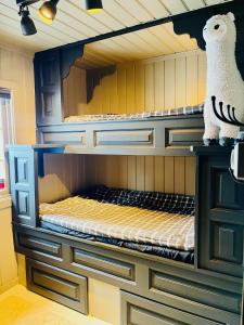 a built in bunk bed in a room at Cosy and Quiet Cabin with Sauna close to Hemsedal in Lykkja