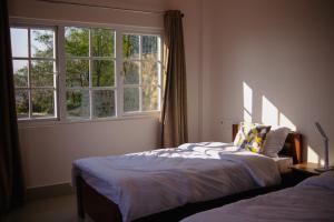 Un pat sau paturi într-o cameră la The Wolorim Manor
