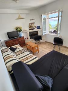 Et tv og/eller underholdning på Guest House Karlobag - Villa Rose