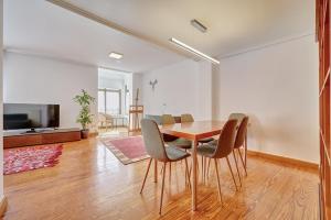 Μια τηλεόραση ή/και κέντρο ψυχαγωγίας στο Apartamento La Puerta de Laurel +24 φωτογραφίες