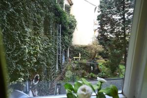 Ein Garten an der Unterkunft Self check in City Hostel Nordstern