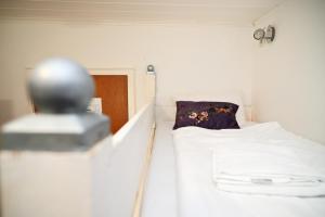 Ein Bett oder Betten in einem Zimmer der Unterkunft Self check in City Hostel Nordstern