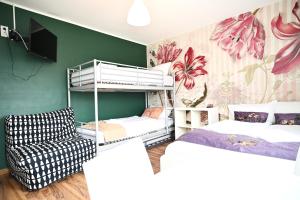Ein Bett oder Betten in einem Zimmer der Unterkunft Self check in City Hostel Nordstern