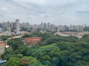 a city skyline with tall buildings and trees at Get a Flat 1205 Bienal - Ibirapuera in Sao Paulo