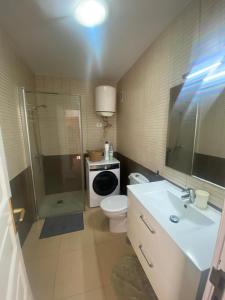 a bathroom with a toilet and a shower and a sink at Los Cristianos, Tenerife in El Guincho