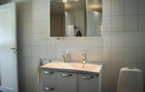 Koupelna v ubytování 4 Bedroom Lovely Home In Sölvesborg
