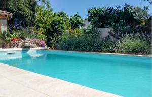 Bazén v ubytování Gorgeous Home In Vias nebo v jeho okolí