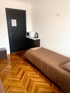 Afbeelding uit fotogalerij van Дешеві кімнати біля парку in Ivano-Frankivsʼk