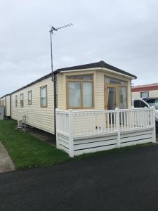 MelidenにあるTwo x 8 Berth static caravan on Lyons Robin Hood Rhyl North walesのギャラリーの写真