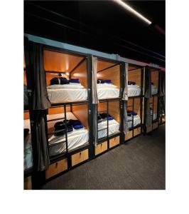 מיטה או מיטות בחדר ב-Capsuleaccom Hostel