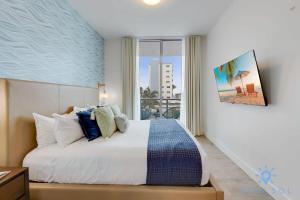 a bedroom with a bed and a large window at Rooftop Pool & Hot Tub - Gym - Hollywood Beach in Hollywood