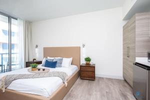 Ένα ή περισσότερα κρεβάτια σε δωμάτιο στο Rooftop infinity Pool - Hollywood Beach Broad - walk