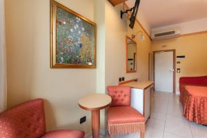 Posedenie v ubytovaní Hotel Excelsior