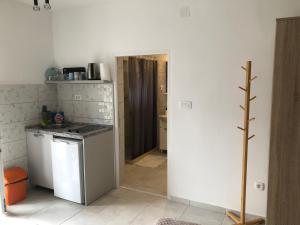 Dapur atau dapur kecil di Apartments Samardzic