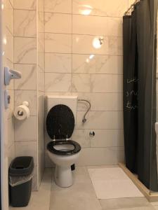 Bilik mandi di Apartments Samardzic