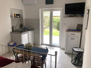 Dapur atau dapur kecil di Apartments Samardzic