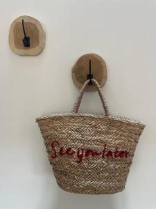 a basket and a hat on a wall at Appartement neuf, centre-ville in Argenton-sur-Creuse
