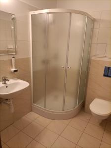 Koupelna v ubytování Hotel Eminent