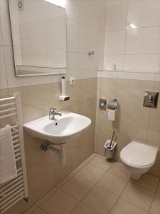 Koupelna v ubytování Hotel Eminent