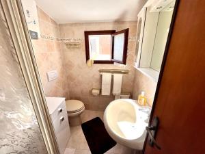 Ένα μπάνιο στο Casa GIOIA nel cuore di Carloforte; Wifi e AC +14 φωτογραφίες