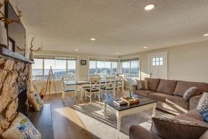 Gallery image of Charming Tacoma Apartment with Deck and Skyline Views! in Tacoma