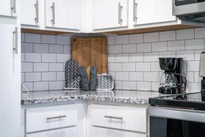 Foto Orlandos asuva majutusasutuse Complete Sleek Modern Apartment 10 Min to Parks Pets Allowed, Resort-Style Amenities galeriist