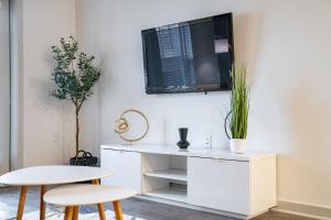 Foto Orlandos asuva majutusasutuse Complete Sleek Modern Apartment 10 Min to Parks Pets Allowed, Resort-Style Amenities galeriist
