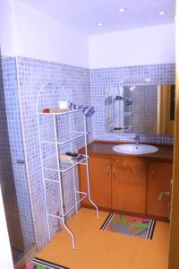 a bathroom with a sink and a towel rack at Résidence reine lumière in Libreville