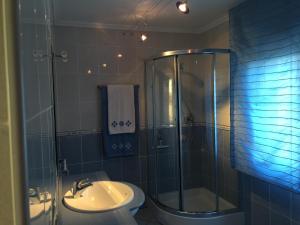 Ένα μπάνιο στο Apartamento Sanxenxo Vilalonga +22 φωτογραφίες