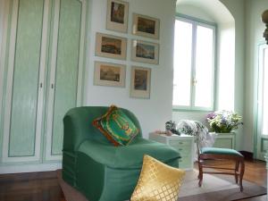 A seating area at Cà dei Conti