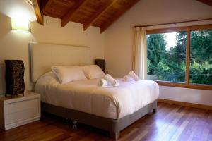 Postel nebo postele na pokoji v ubytování BOG La Florcita - hermosa cabaña familiar
