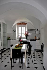 A kitchen or kitchenette at Cà dei Conti