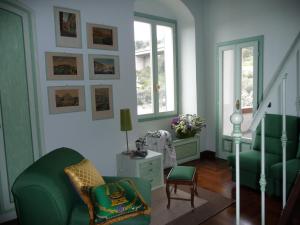 A seating area at Cà dei Conti