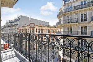 a view of a city from a balcony at Altona in Paris