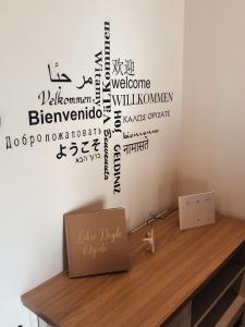 a room with a table with a laptop on a desk at Incantevole Mansardato 75mq vicino a BGY in Zanica