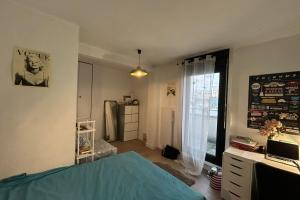 A bed or beds in a room at Large duplex with terrace near Belleville