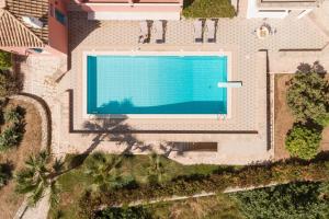 Pemandangan kolam renang di 5 BD Villa Marina Private Pool by Live&Travel atau berdekatan