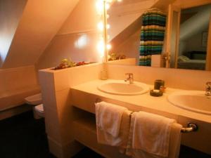 a bathroom with two sinks and a mirror at Casa Rural Cantueso 1 in La Matilla