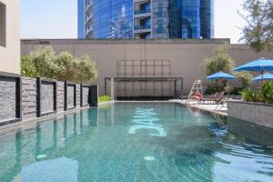 Bazén v ubytování Frank Porter - Damac Cour Jardin nebo v jeho okolí