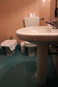 a bathroom with a sink and a toilet and a sink at Cowboys Guest Ranch in Voghera