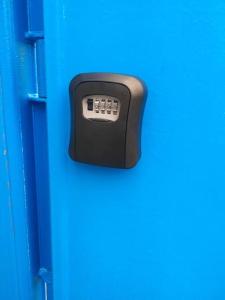 a remote control sticking out of a blue door at Casa Container Azul Mariscal in Bombinhas