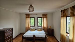 מיטה או מיטות בחדר ב-Swara Slow Living Home