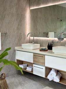 a bathroom with two sinks and a mirror at Villa Teri in Lipa Noi