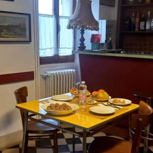 Jedlo v ubytovaní bed & breakfast alebo blízkom okolí