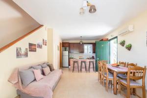 Gallery image of Maisonette seaside balconies Caracas Home 60 in Glyfada