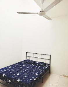 a bed in a room with a ceiling fan at Homestay Hafiy Manjung Lekir Sitiawan in Lekir