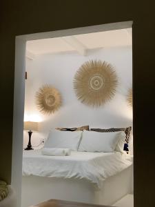 Postel nebo postele na pokoji v ubytování Samara Lodge