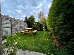 a wooden picnic table in the grass in a garden at The Claude House in Bath