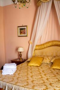 a bedroom with a bed with a canopy at Villa Belvedere in Pieve Fosciana
